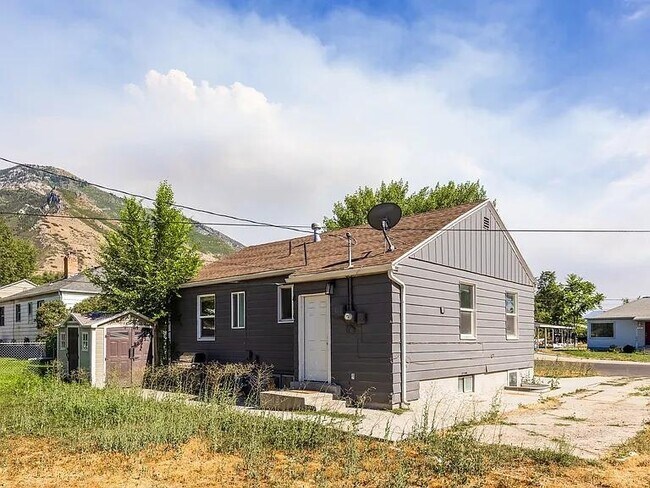 Building Photo - 997 E 460 S St