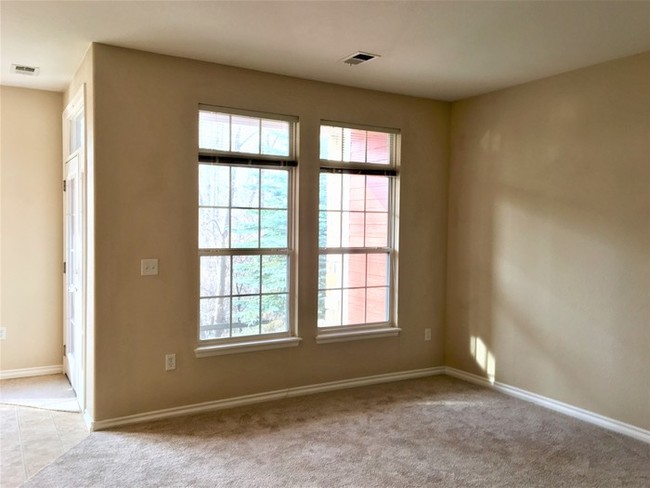 Building Photo - Beautiful Condo in Broomfield