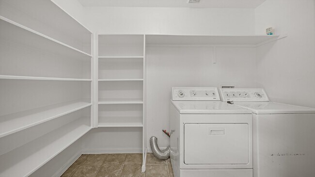 Building Photo - Spacious 4-bedroom in Pearland ISD!