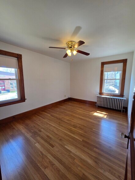 Building Photo - 12 Maple St