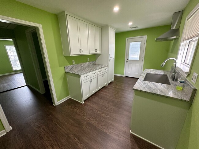 Building Photo - 11013 Pandora Dr