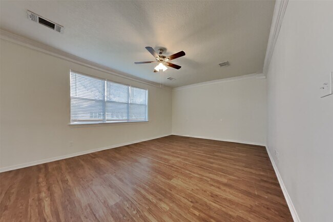 Building Photo - 8402 Sports Haven Dr