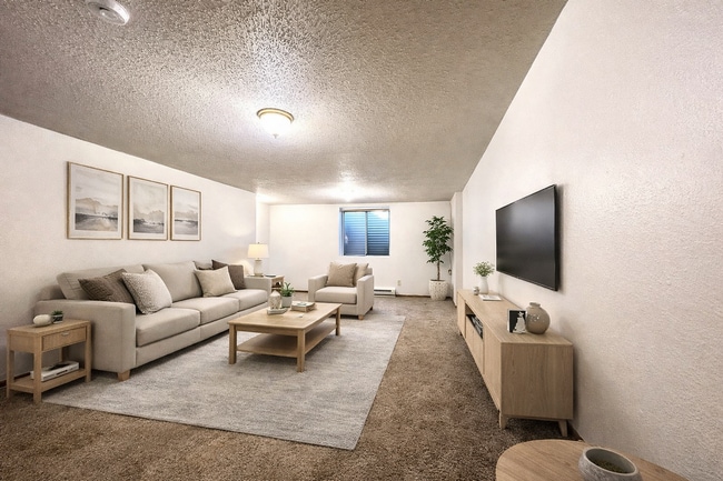 Building Photo - 3 bed, 2 bath Townhome - 1 Month Free on a 12-Month Lease!