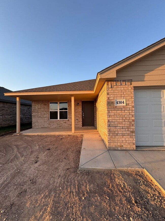 Building Photo - Brand new construction 3/2/2 CISD!!!!!!