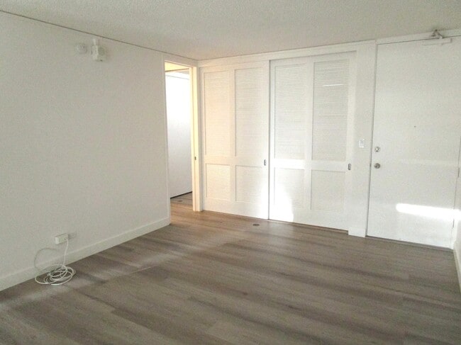 Building Photo - 1556 Piikoi St