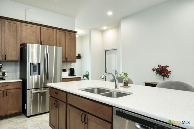 Building Photo - 532 Tanda Ln