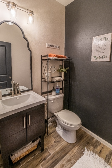 Building Photo - 7 Wando Pl