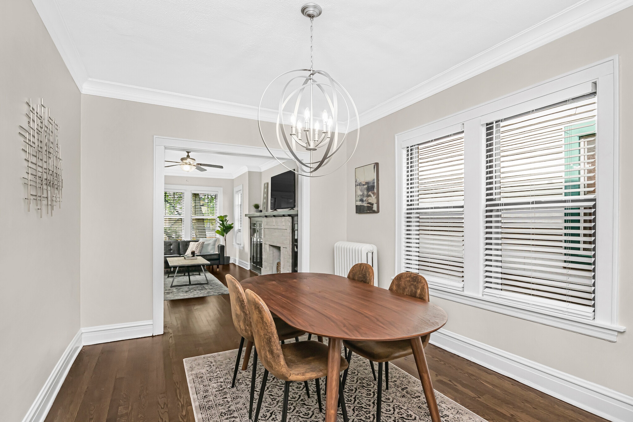 Dining Room with comfortable seating for 4. - 2460 W Cullom Ave
