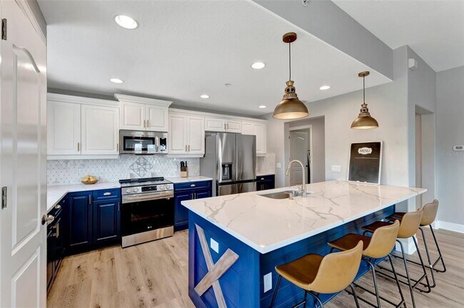 Building Photo - 501 Haben Blvd