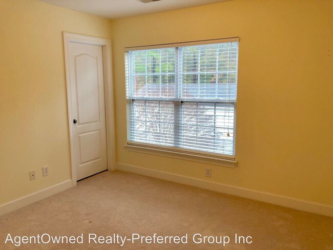 Building Photo - 3 br, 2.5 bath House - 2932 Sugarberry Ln