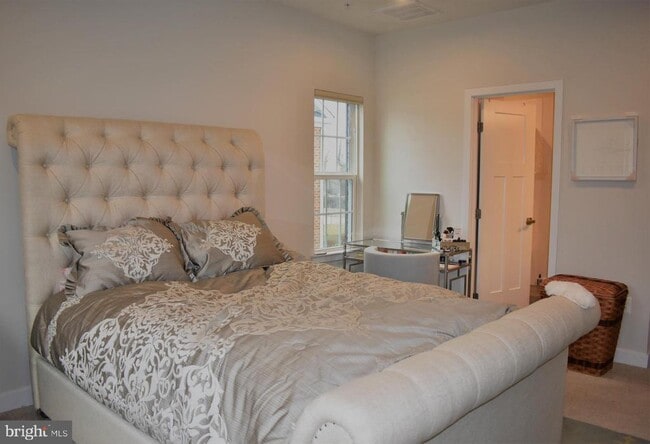 Building Photo - 4711 Crest View Dr