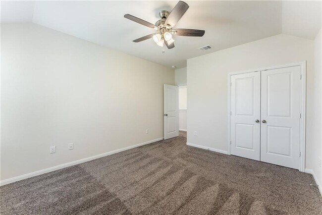 Building Photo - 141 Cres Heights Dr