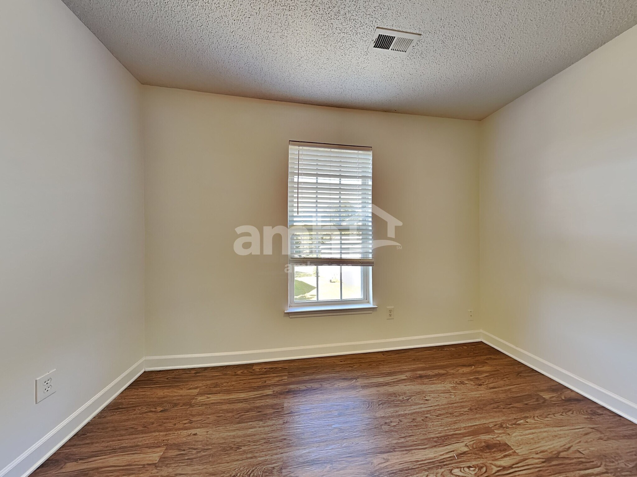 Building Photo - 4945 Hopewood Ln