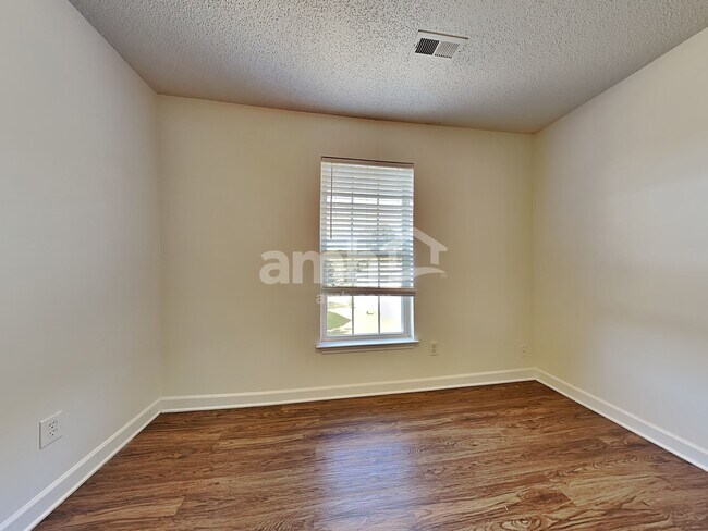 Building Photo - 4945 Hopewood Ln