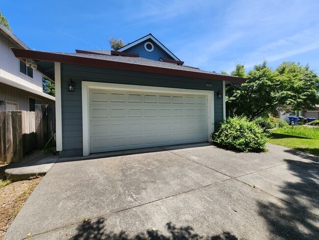 Building Photo - Spacious 4 Bed / 3 Bath Windsor Home