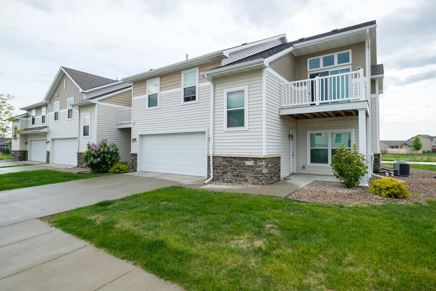 Building Photo - 4805 NE Grant Ln