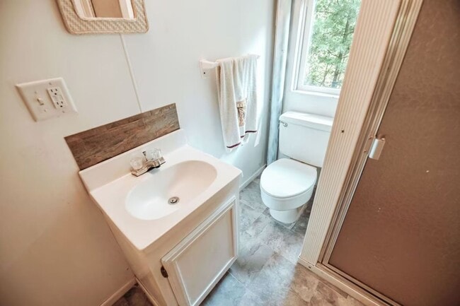 Building Photo - FULLY FURNISHED 1 Bed / 1 Bath Cabin locat...