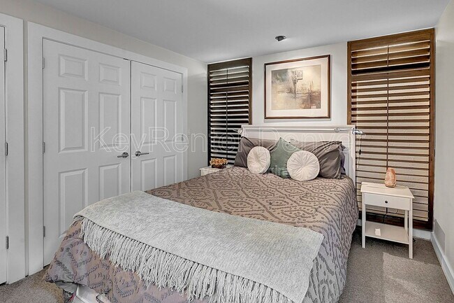 Building Photo - 3427 Iris Ct