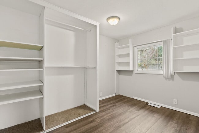Building Photo - 9621 N Pier Park Pl
