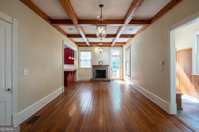 Building Photo - 765 Woodland Ave SE