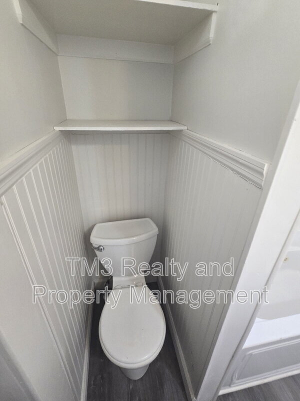 Building Photo - 819 N 9th St