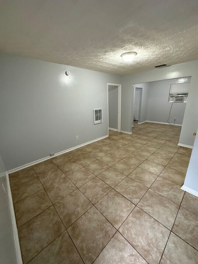 Building Photo - 1632 8th St W