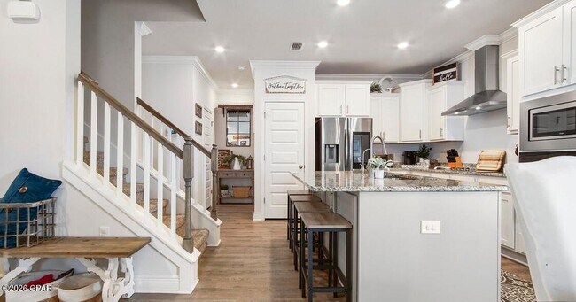 Building Photo - 233 Martingale Lp