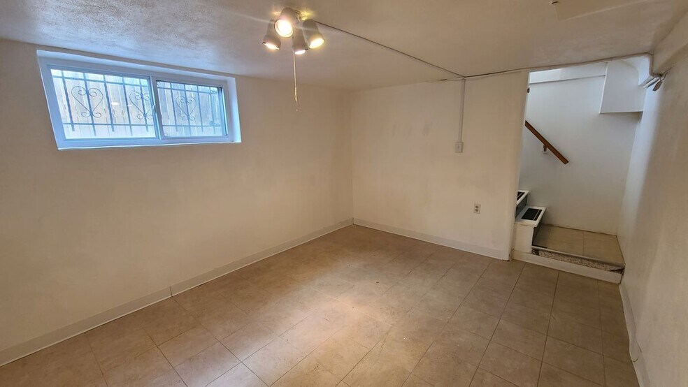 Building Photo - 4840 W 30th Ave