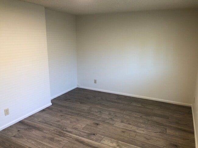 Building Photo - Updated 2 bed 1 bath dulpex in Eugene!
