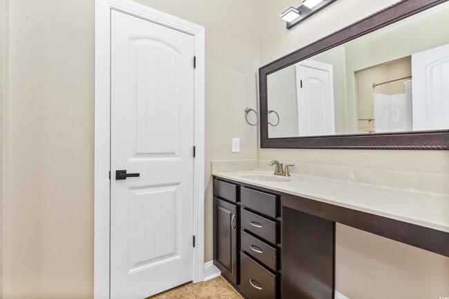 Building Photo - 1592 Buckingham Ave