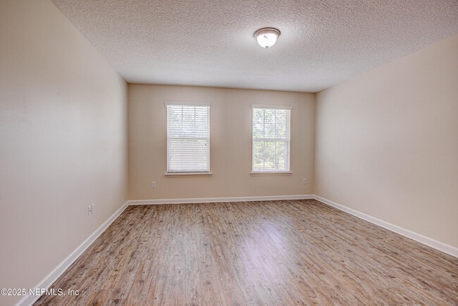 Building Photo - 417 Oasis Ln