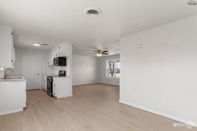 Building Photo - 3201 Cuba Ct