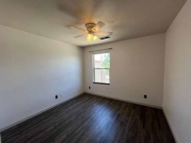 Building Photo - Modern 2 Bedroom 2 Bathroom NW Home In A G...