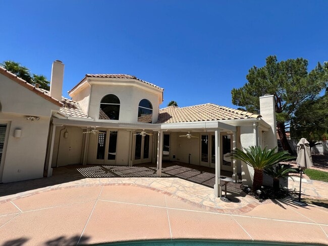 Building Photo - 10 Oaks Guard gated community