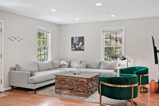 Building Photo - 2021 Washington Blvd