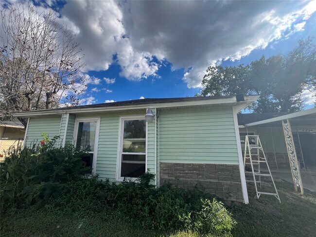 Primary Photo - 5942 Ridgeway Dr