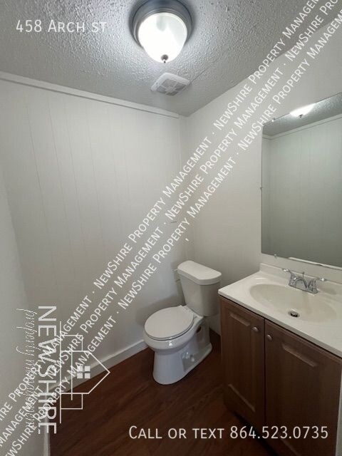 Building Photo - 458 Arch St