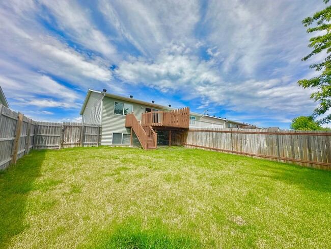 Building Photo - 3 Bed, 2 Bath Twinhome!