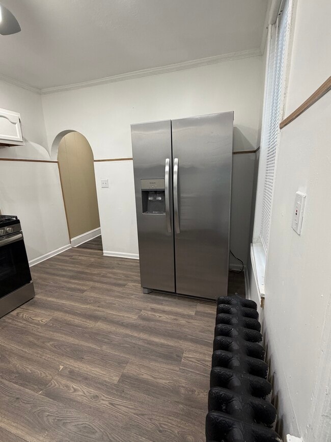 Building Photo - 1815 W 2nd St