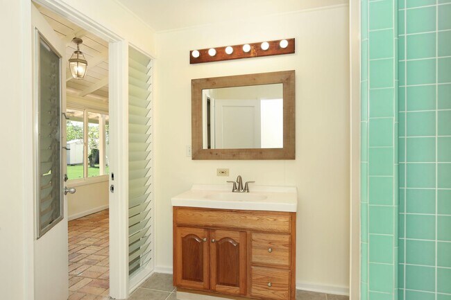 Building Photo - Ready to move into single level family hom...