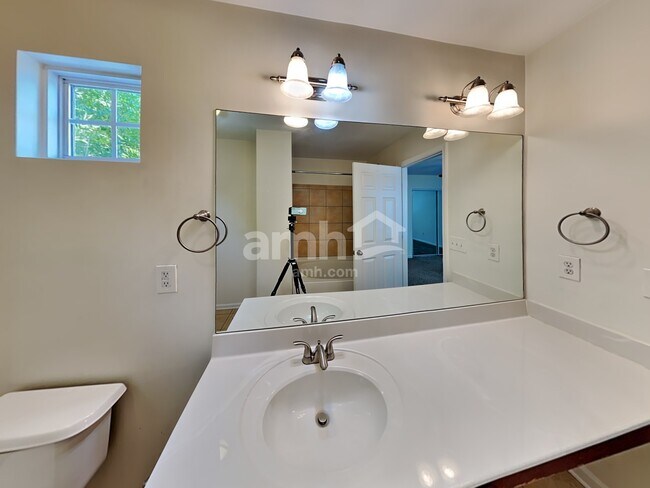 Building Photo - 222 Hiawassee Dr