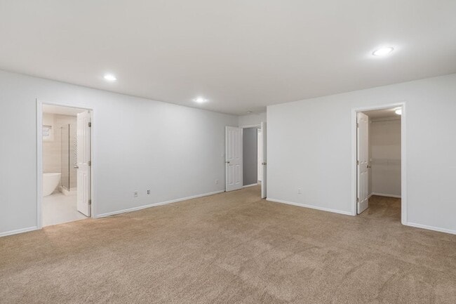 Building Photo - A Beautiful Picture Perfect Home with 4 Be...