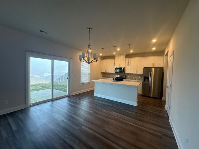 Building Photo - 3 Bedroom, 2.5 Bath and 2 Car Garage in Lebanon! $500 OFF FIRST FULL MONTH’S RENT!!