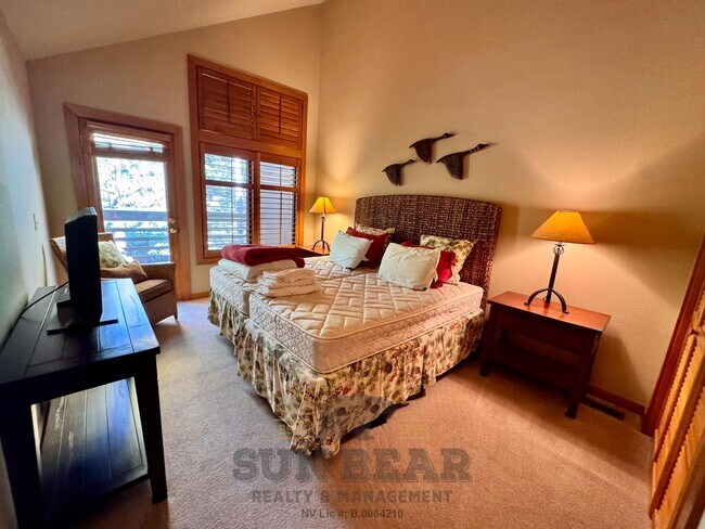 Building Photo - 2 Bedroom, 2 Bath in Third Creek with Hot Tub - Perfect Winter Getaway