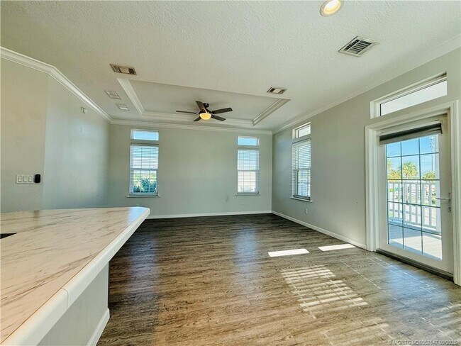 Building Photo - 252 NE Ebbtide Way