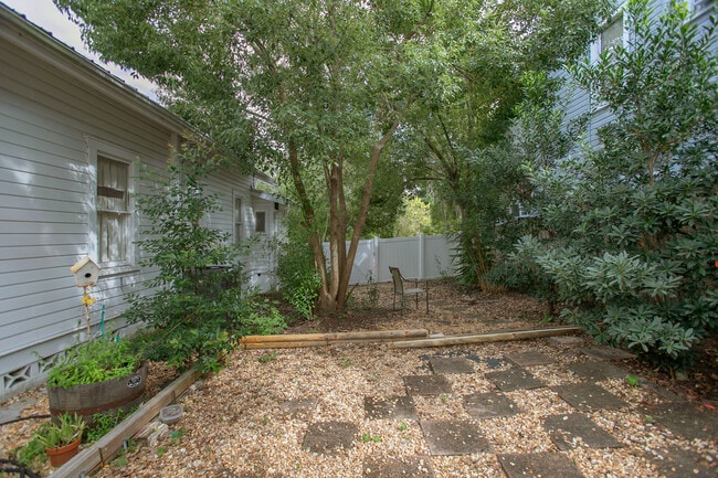 Building Photo - 1056 Stevens St