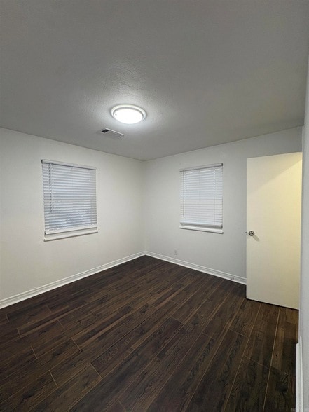 Building Photo - 2117 W 19th St