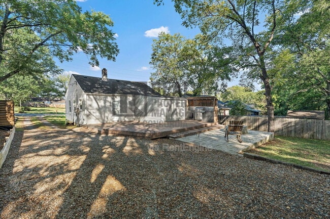 Building Photo - 2009 Oakwood Ave