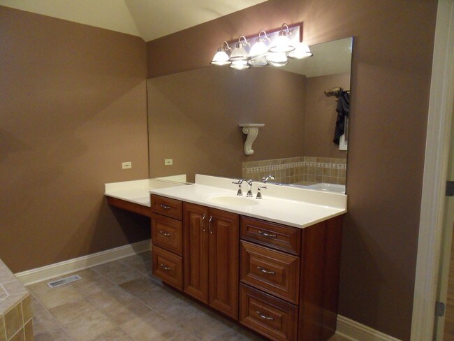 Building Photo - 1326 Walnut Ridge Dr