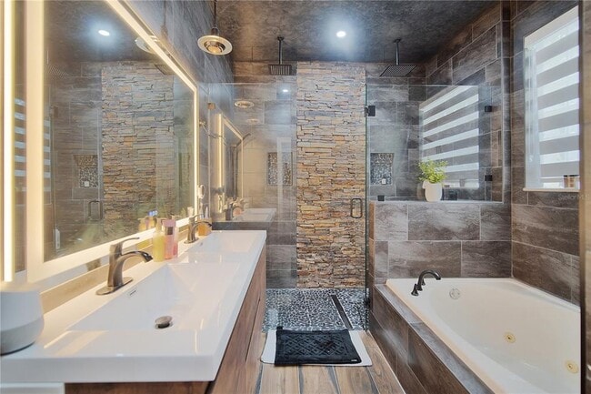 Building Photo - 1057 Island Pointe Dr